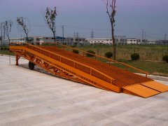 浙江液壓登車(chē)橋,使貨臺與車(chē)廂平穩過(guò)渡